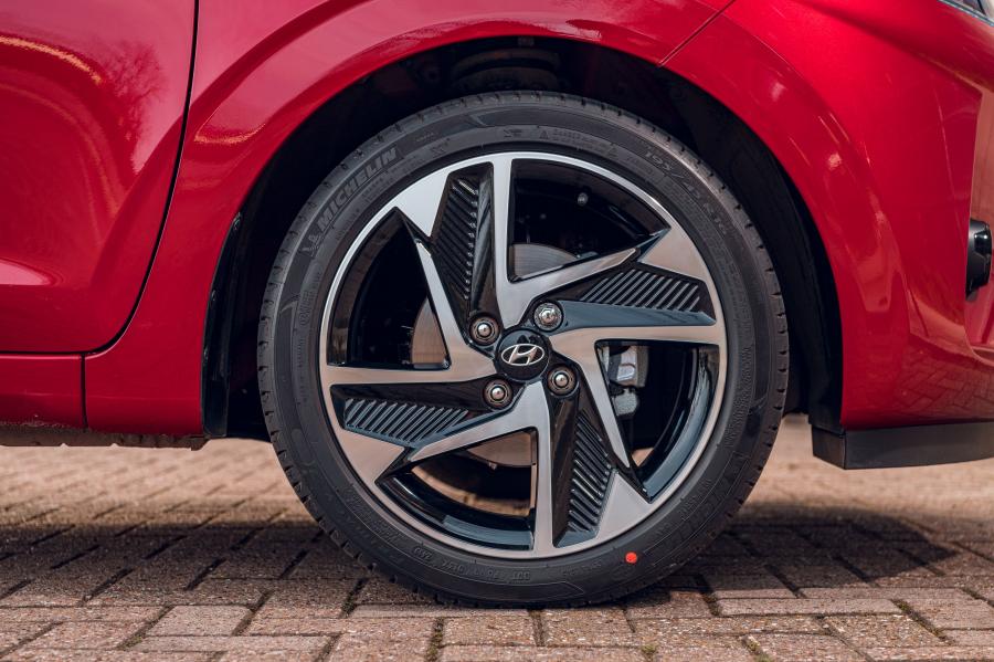 Колеса Hyundai i10 2019 года  (UK) (фото 19 из 55)